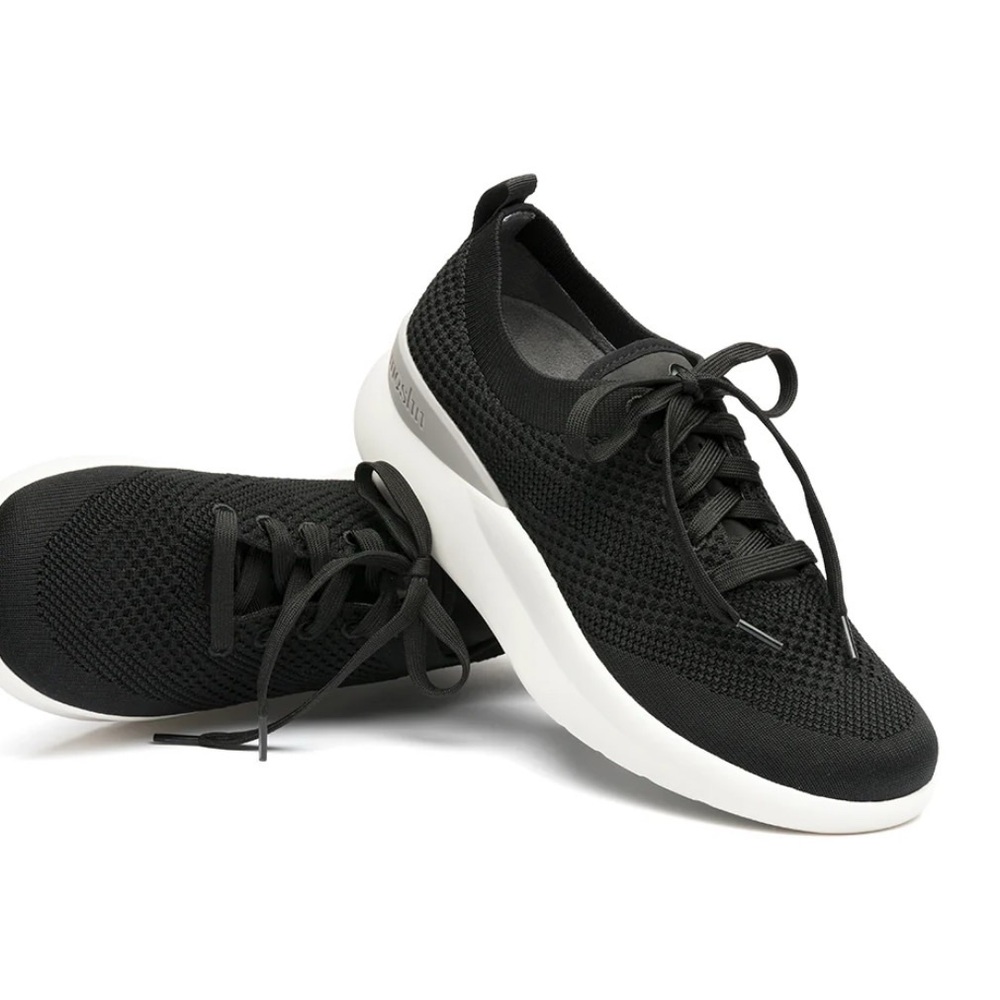 Moshn by Klogs Washable Knit Lace Up Super Comfort Leap Black Sneakers 7.5 New
